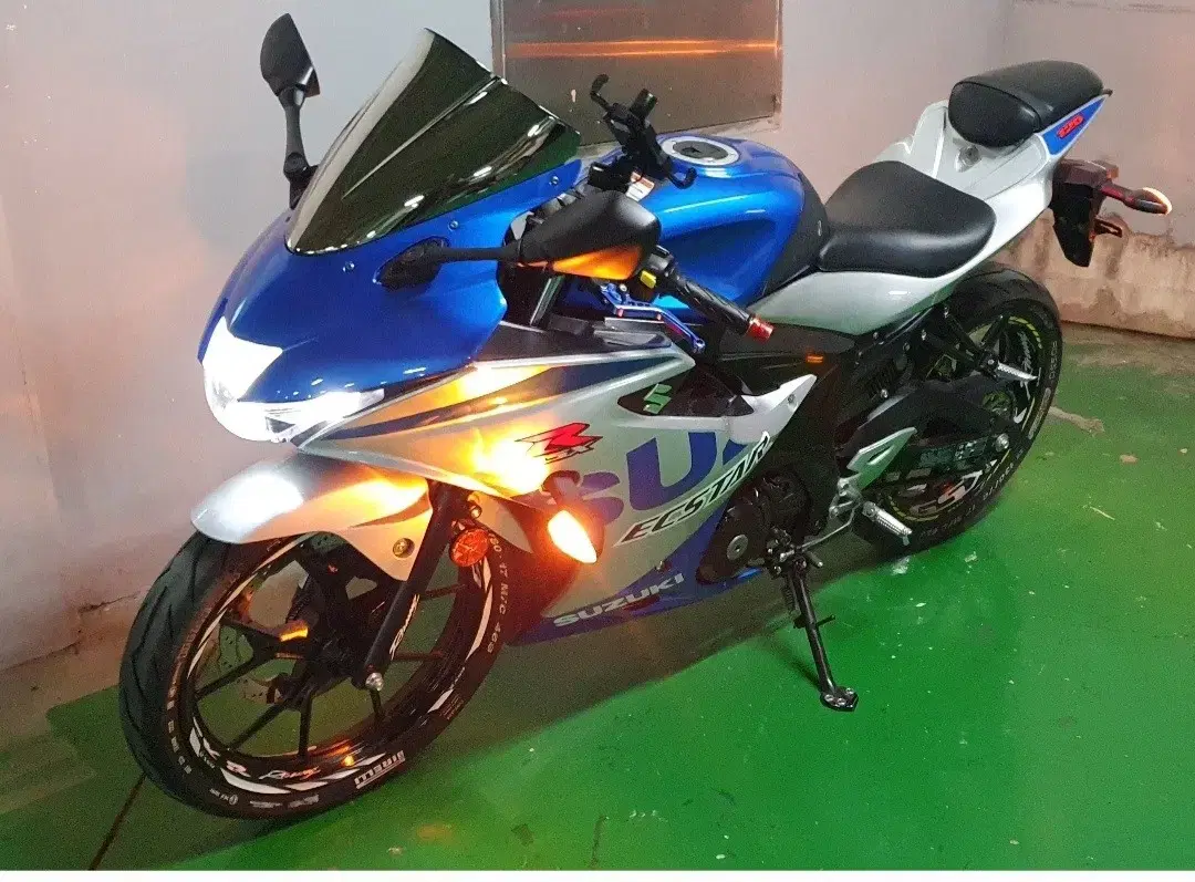 gsx-r 125 21년식 판매합니다.